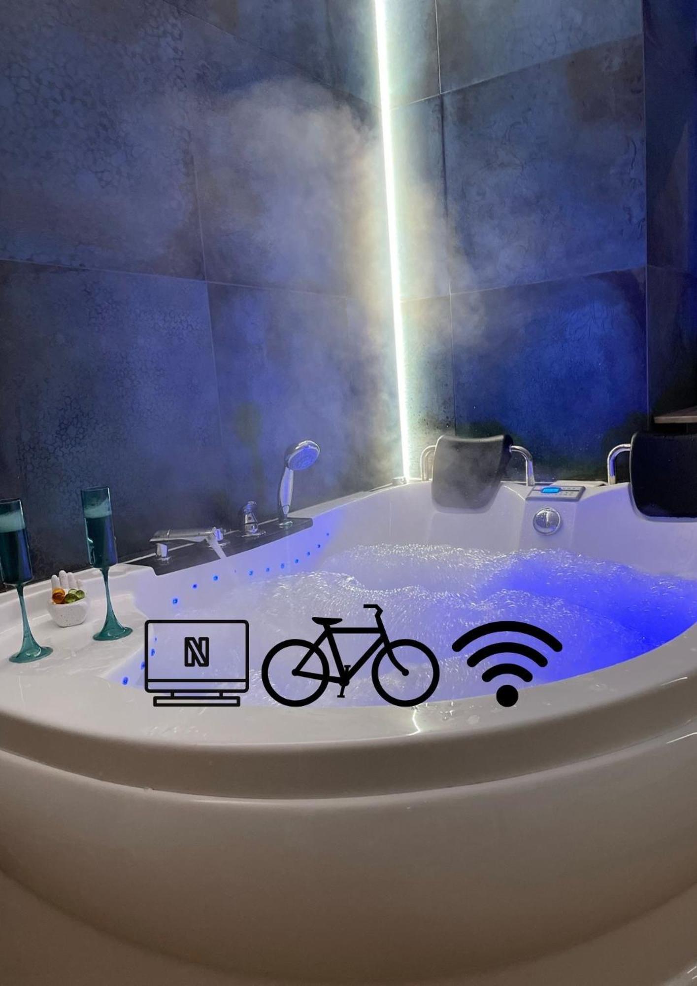 Jacuzzi & Bike Apartment, Cracovia Exterior foto